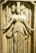 Relief der dreifachen Hekate